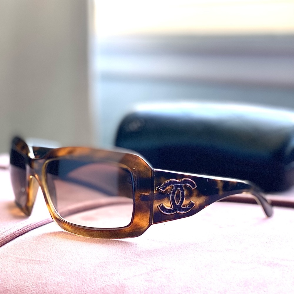 Auth🌺 Chanel Brown Sunglasses.